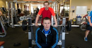 Torstein Iversen (bak) og Jan-Erik Sørensen i treningslokalene på City West Hotel