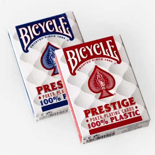 Rød og blå poker Bicycle Prestige kortstokker, laget av plast.