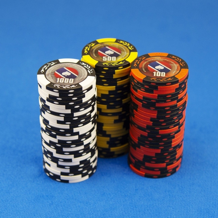 Chips sjetonger Norgesmesterskapet i Poker homegame stack valør 100 og 500 og 1000