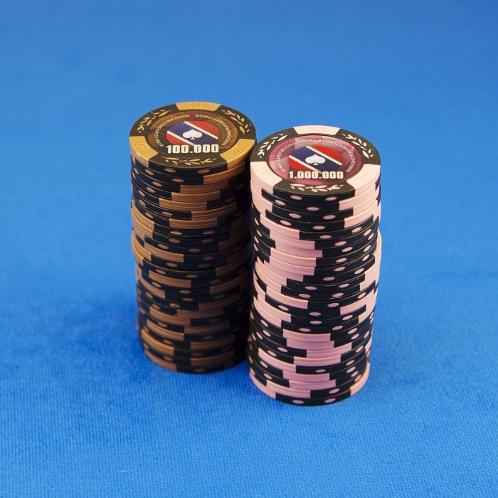 Chips sjetonger Norgesmesterskapet i Poker homegame stack valør 100000 og 1000000