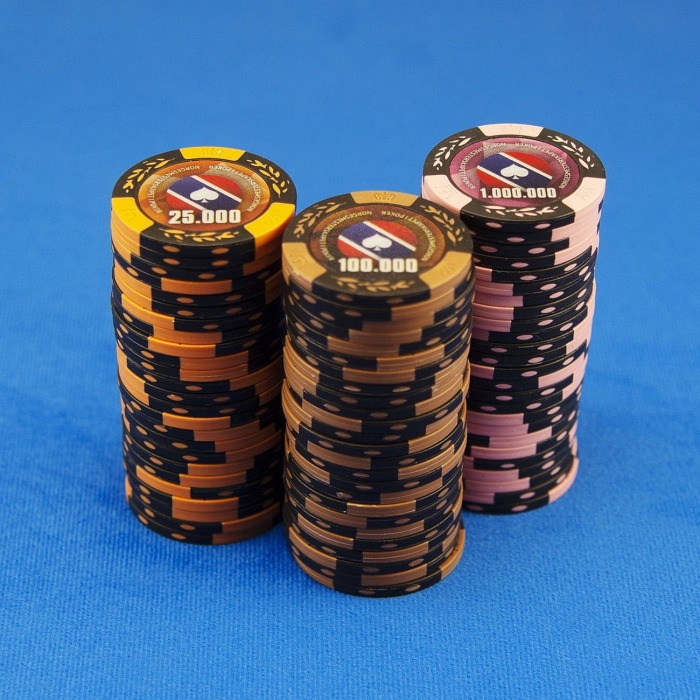 Chips sjetonger Norgesmesterskapet i Poker homegame stack valør 25000 og 100000 og 1000000