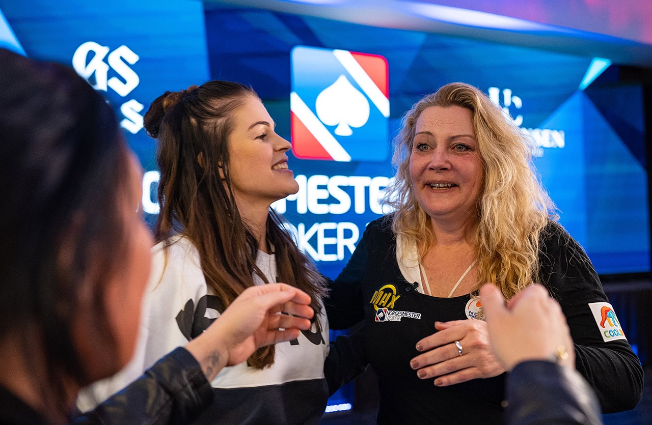 Det var rørende god tone mellom Drea Karlsen og Kristin Engli både underveis og etter heads up-duellen. Foto: Krists Spruksts / Poker.no