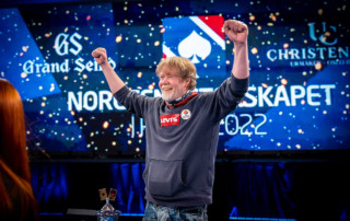 Per Indersund slipper jubelen løs etter at seieren er et faktum. Foto: Krists Spruksts / Poker.no