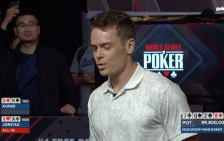 Espen Uhlen Jørstad all-in med AA mot AK i WSOP Main Event 2022