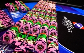 Du kan betale i poker-NM med kontanter og kort.