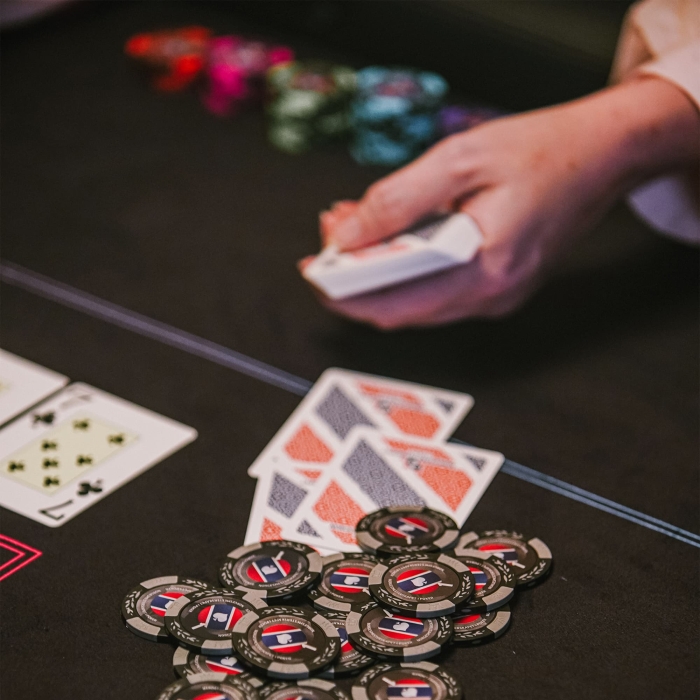 DINE & DEAL Jack-Six spisebord og pokerbord