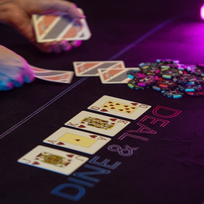 DINE & DEAL Jack-Six spisebord og pokerbord