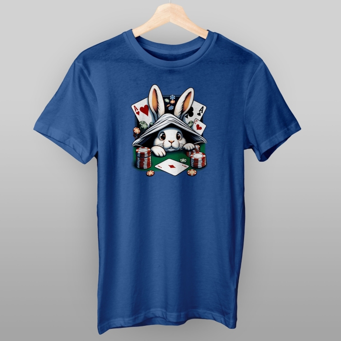 Produktbilde av blå t-skjorte med poker-motiv "Rabbit hunting"