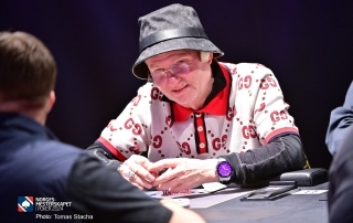 Tom-Aksel Bedell spiller poker.