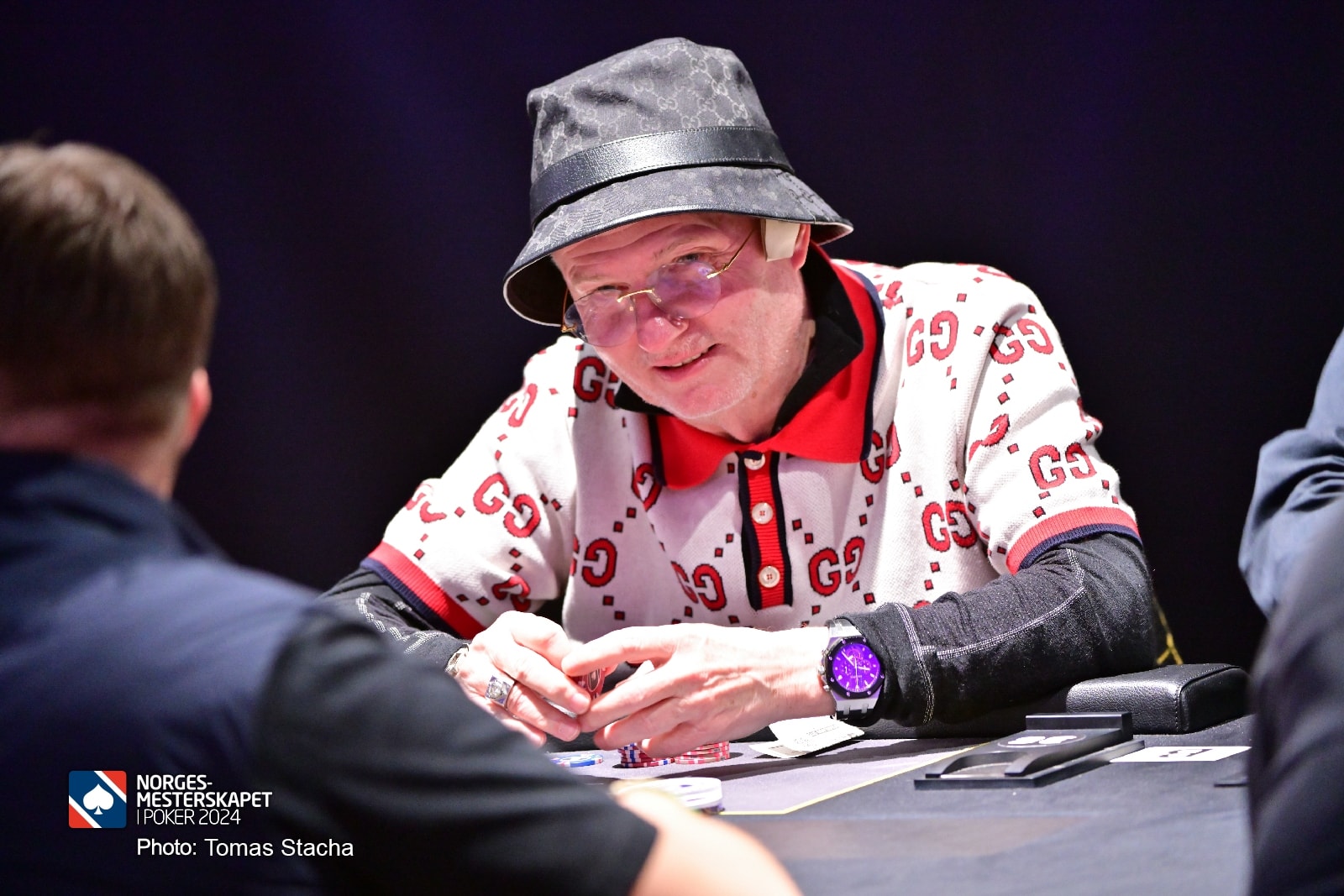Tom-Aksel Bedell spiller poker.