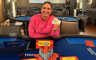 Marte Ruud Sandberg etter sin pokerseier i Spania.