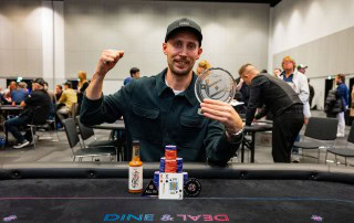 Mikal Blomlie vant NM i poker i deepstack.