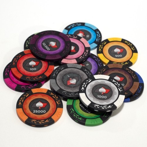Sjetonger av keramikk (40 mm og 14 g) for poker med spar-design. Chips, cashgame, turnering.