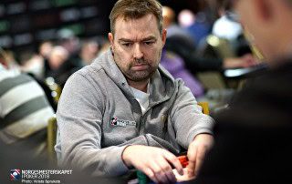 Torstein Iversen spiller Bluff and Win the Button, et spill han selv hadde idéen til.