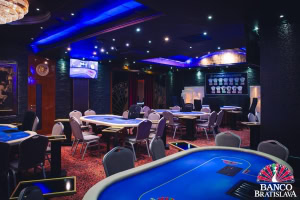 Banco Bratislava langt over 100 pokerbord.