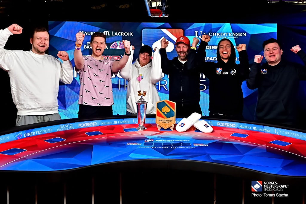 Finalebordet i PLO i poker-NM 2025. En av disse blir norgesmester i PLO.