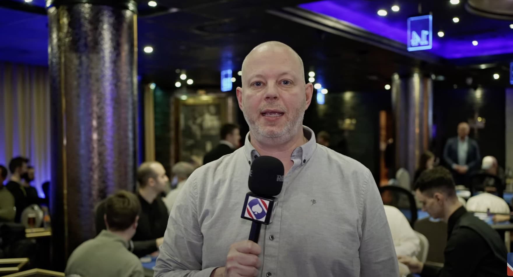 Martin Iversen rapporterer fra første runde i Heads up-turneringen i poker-NM 2025.