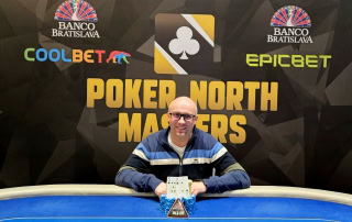 Raymond Evensen etter å ha vunnet "Bluff and Win the Button" i poker-NM 2025.