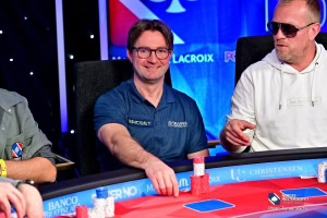 Atle Tellevik og Espen Hagen på det uoffisielle finalebordet i poker-NM. 