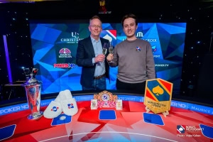 Frode Fagerli gratulerer Jesper Kongerød Fehn.