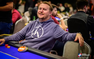 Jon Kyte spiller med fem kort i Las Vegas.