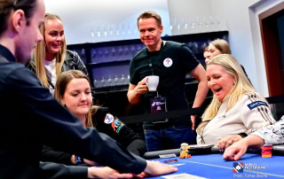 Stig Moen i poker-NM 2025 skal kommentere Highroller Supreme.