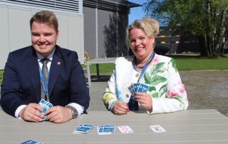 Silje Hjemdal og Fredrik Mettälä vil legge til rette for legale pokerklubber i Norge.