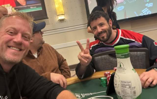 Greg Merson og Espen Hagen i pengene i Main Event. Her er de sammen på dag 4.