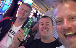 Espen Hagen med venner i Las Vegas.