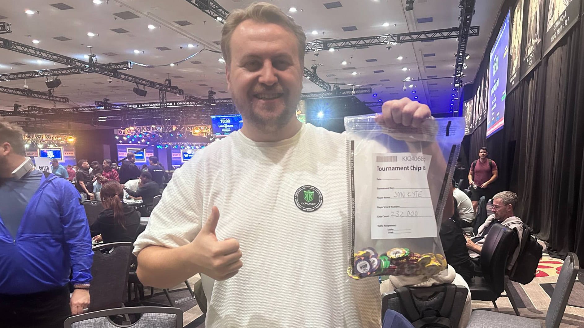 Jon Kyte på slutten av dagen da han ble en av flere nordmenn videre fra dag 2 i Main Event 2025.