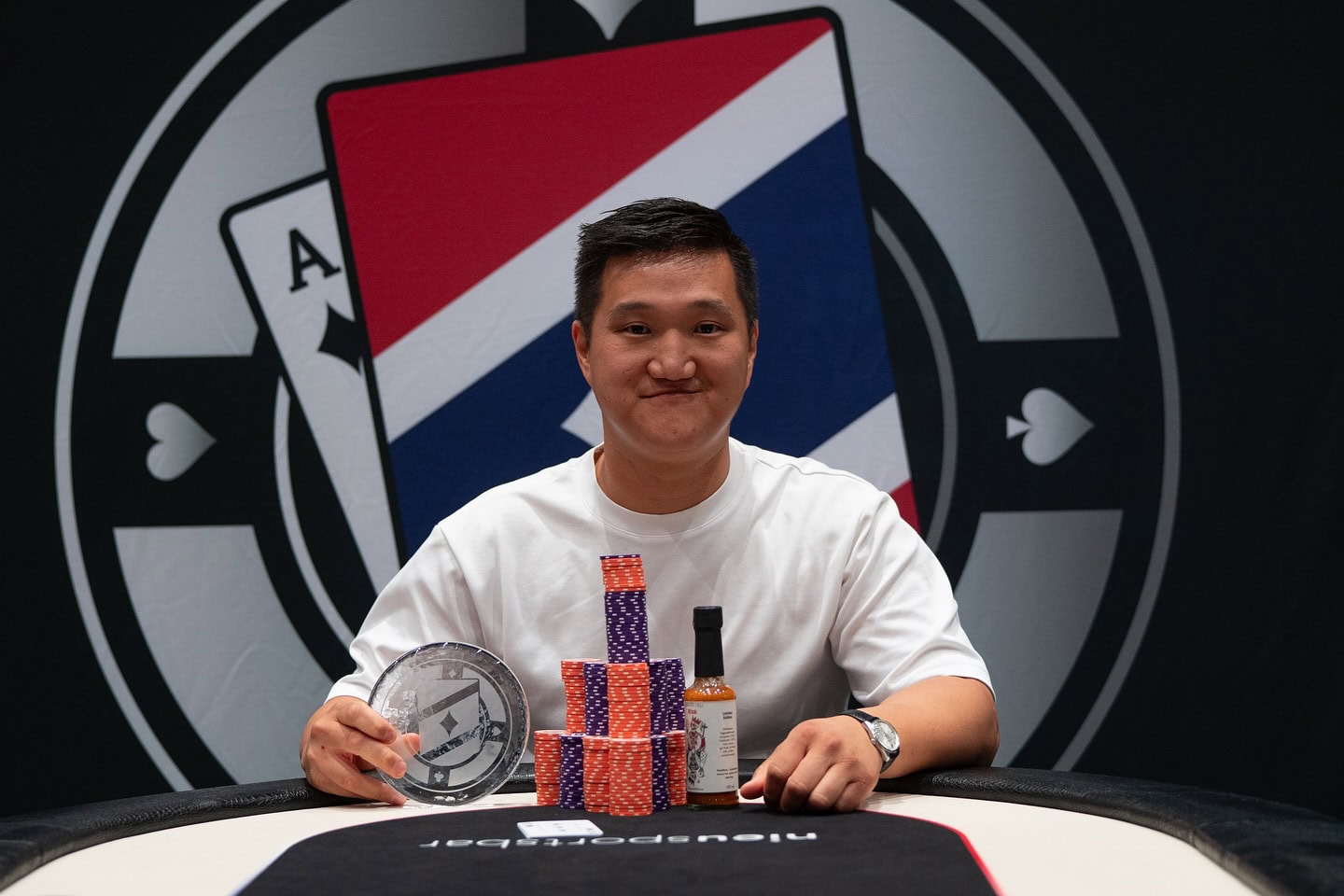 Kristian Sung Hansen etter seieren i 8-Game i poker-NM 2025 på Gardermoen.