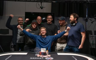 Niklas Grønhovd som vinner av PLO i poker-NM 2025 på Gardermoen.