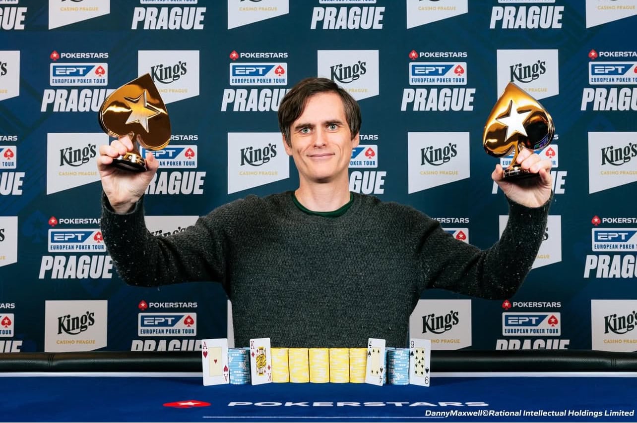 Mixed-stjernen Thor William Morstøl med de to troféene han vant i EPT Praha.