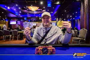 Joakim Bakke vinner i poker-NM. 
